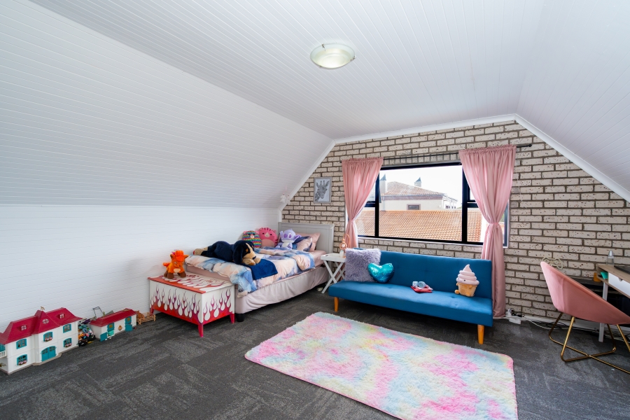 4 Bedroom Property for Sale in Myburgh Park Western Cape